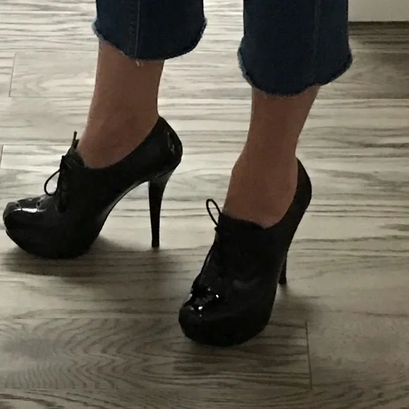 COPY - Stuart Weitzman Vintage Y2K Lace-Up Heels | Size 7.5 - Picture 12 of 14